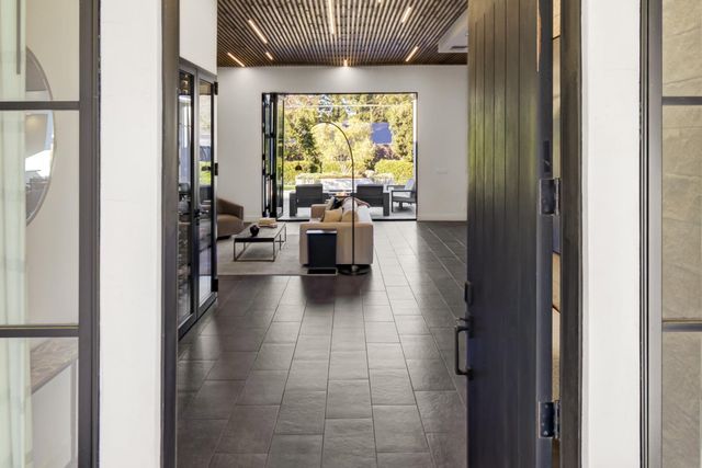 3321 Sierra Oaks Dr, Sacramento, CA 95864