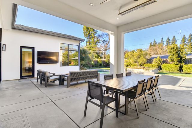 3321 Sierra Oaks Dr, Sacramento, CA 95864