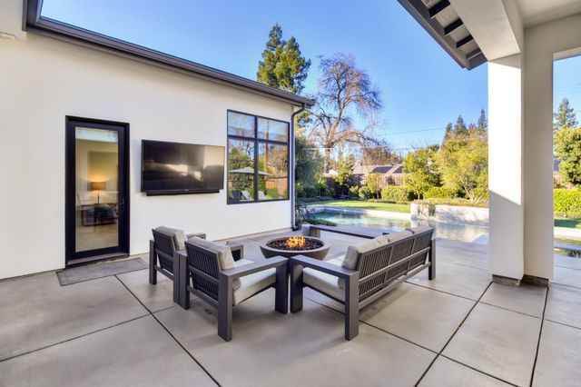 3321 Sierra Oaks Dr, Sacramento, CA 95864