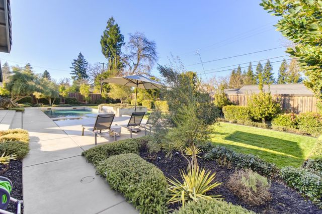 3321 Sierra Oaks Dr, Sacramento, CA 95864