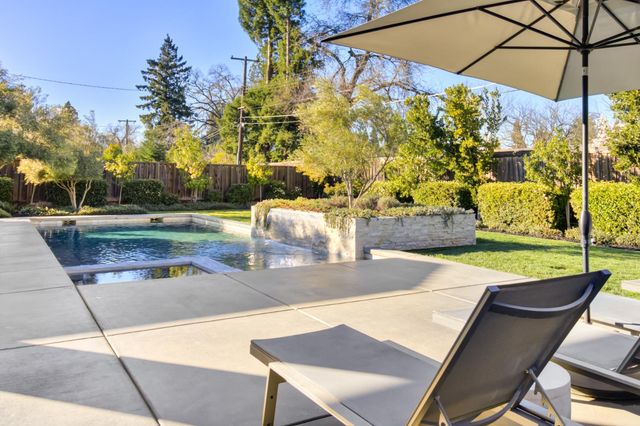 3321 Sierra Oaks Dr, Sacramento, CA 95864