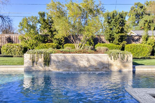 3321 Sierra Oaks Dr, Sacramento, CA 95864