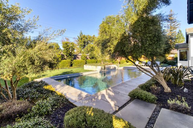 3321 Sierra Oaks Dr, Sacramento, CA 95864