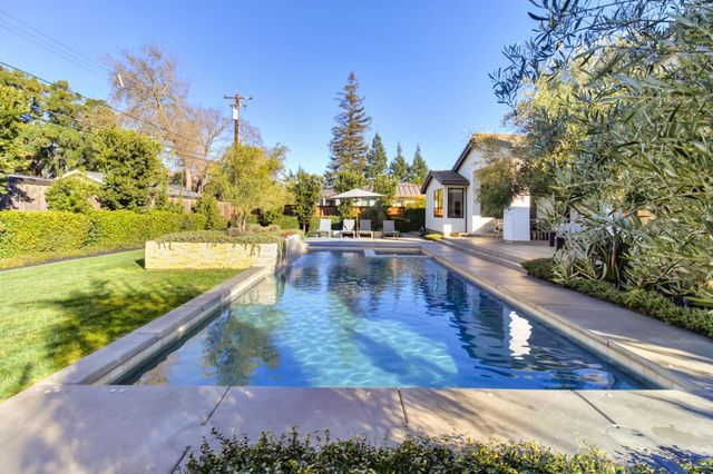 3321 Sierra Oaks Dr, Sacramento, CA 95864