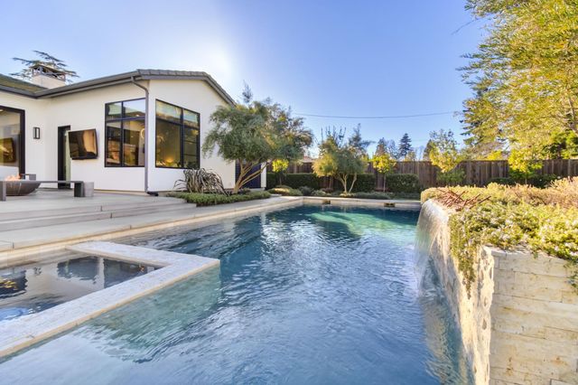 3321 Sierra Oaks Dr, Sacramento, CA 95864