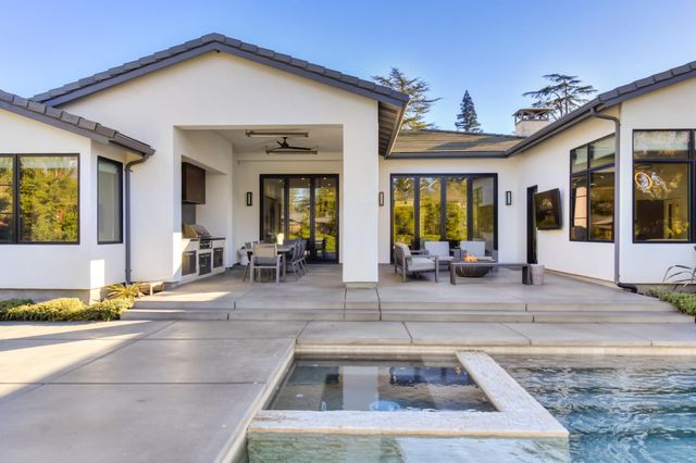 3321 Sierra Oaks Dr, Sacramento, CA 95864