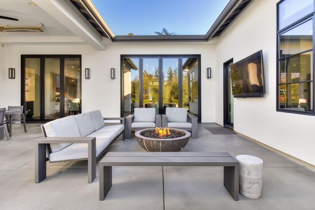 3321 Sierra Oaks Dr, Sacramento, CA 95864