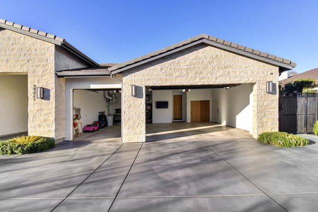 3321 Sierra Oaks Dr, Sacramento, CA 95864