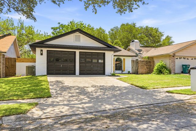 110 CRYSTAL CYN, Universal City, TX 78148