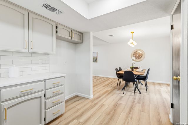 110 CRYSTAL CYN, Universal City, TX 78148