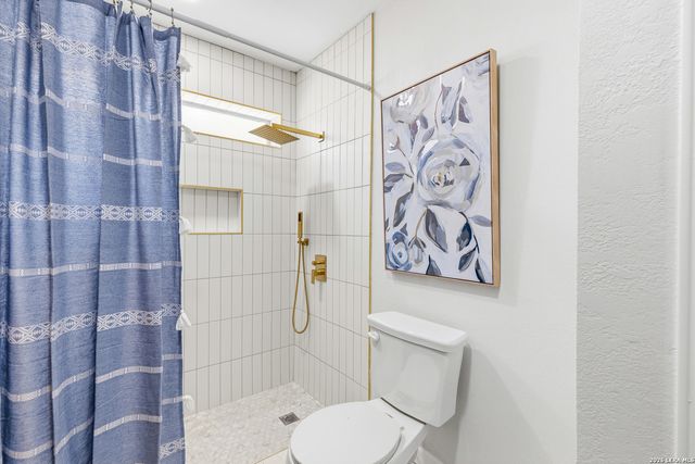110 CRYSTAL CYN, Universal City, TX 78148
