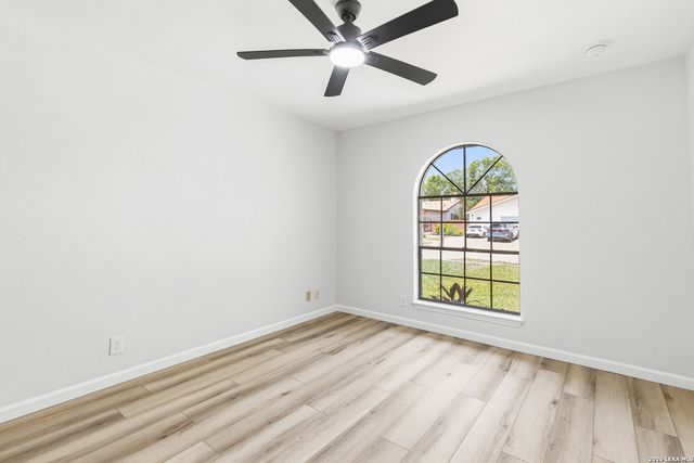 110 CRYSTAL CYN, Universal City, TX 78148