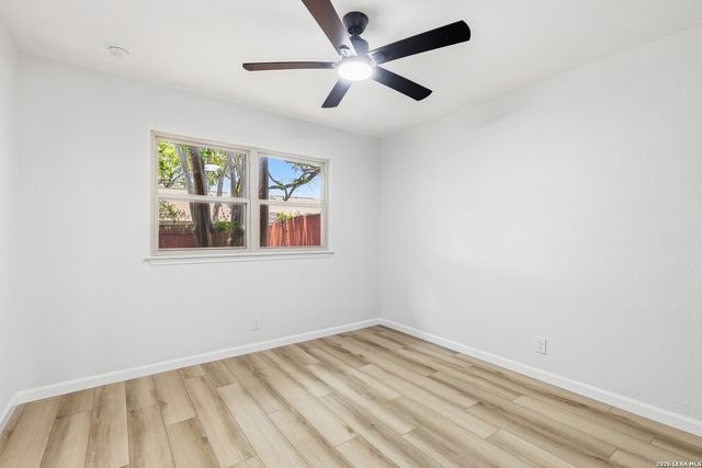 110 CRYSTAL CYN, Universal City, TX 78148