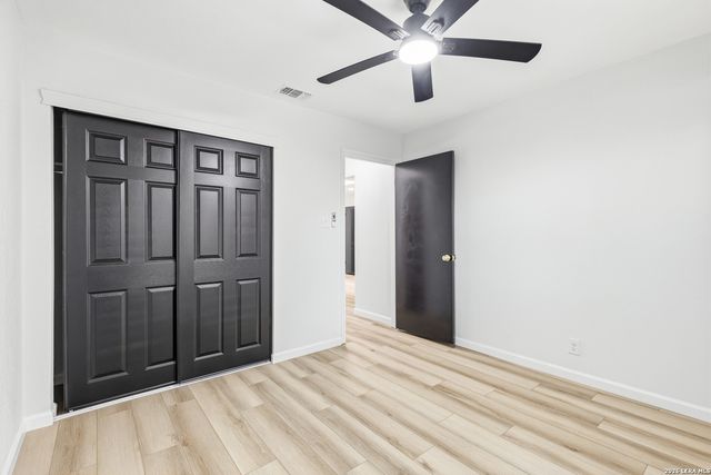 110 CRYSTAL CYN, Universal City, TX 78148