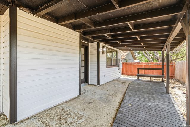 110 CRYSTAL CYN, Universal City, TX 78148