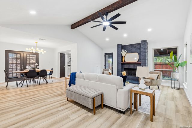 110 CRYSTAL CYN, Universal City, TX 78148