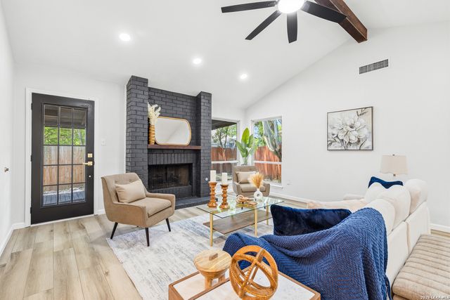 110 CRYSTAL CYN, Universal City, TX 78148