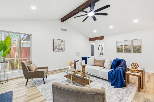 110 CRYSTAL CYN, Universal City, TX 78148