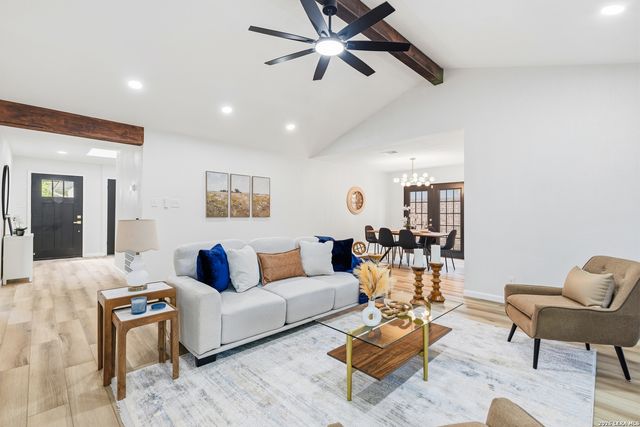 110 CRYSTAL CYN, Universal City, TX 78148