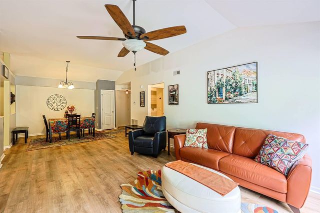 7350 Centrecrest Lane, H, Florence, KY 41042