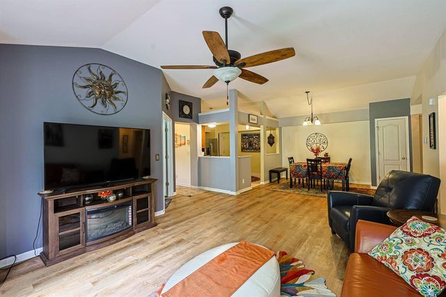 7350 Centrecrest Lane, H, Florence, KY 41042