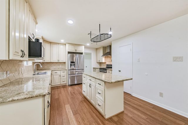 4405 Goldfinch Street, Houston, TX 77035