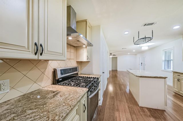 4405 Goldfinch Street, Houston, TX 77035