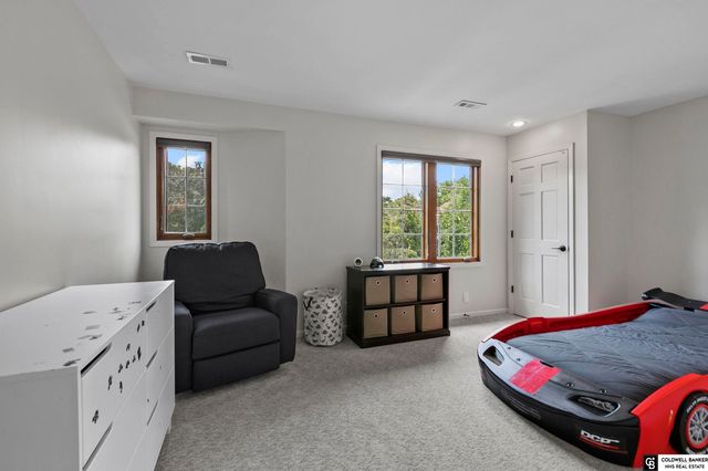 2601 Bretigne Circle, Lincoln, NE 68512
