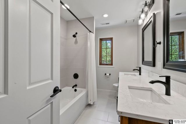 2601 Bretigne Circle, Lincoln, NE 68512