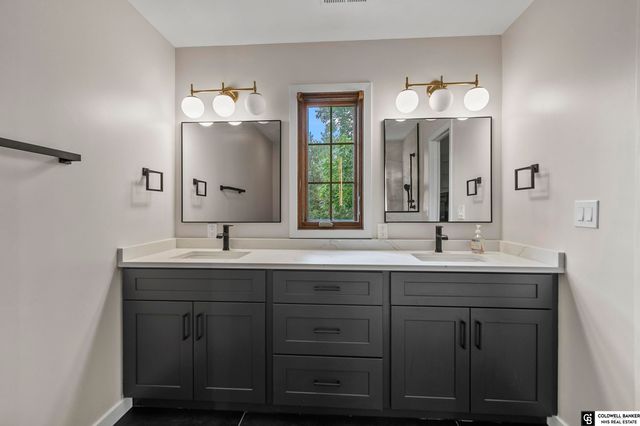 2601 Bretigne Circle, Lincoln, NE 68512