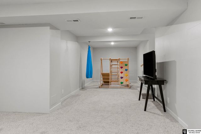 2601 Bretigne Circle, Lincoln, NE 68512