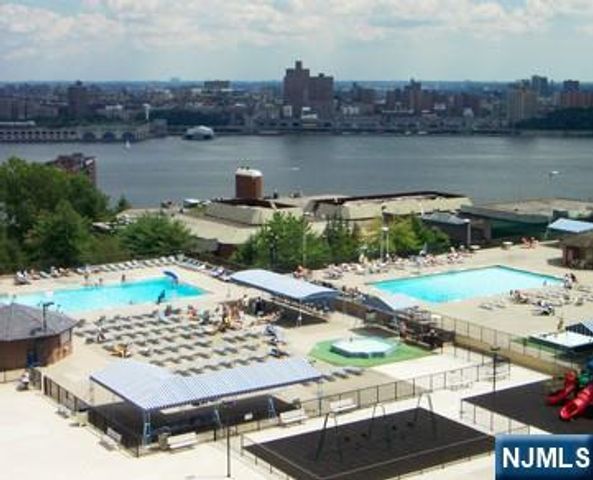 200 Winston 501, Cliffside Park, NJ 07010