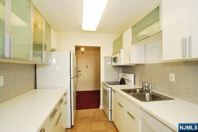 200 Winston 501, Cliffside Park, NJ 07010