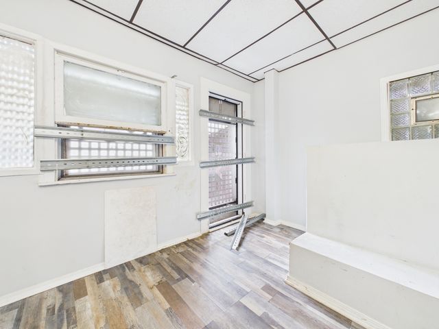7826 S Paxton Avenue, Chicago, IL 60649