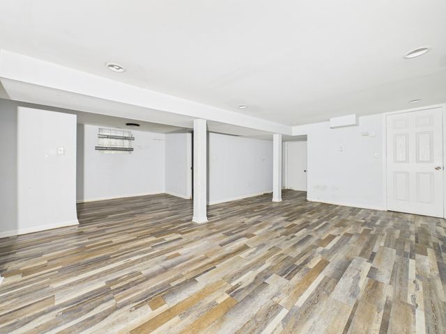 7826 S Paxton Avenue, Chicago, IL 60649