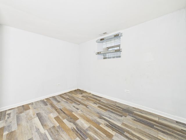 7826 S Paxton Avenue, Chicago, IL 60649