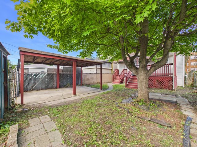 7826 S Paxton Avenue, Chicago, IL 60649