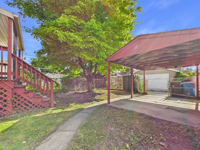 7826 S Paxton Avenue, Chicago, IL 60649