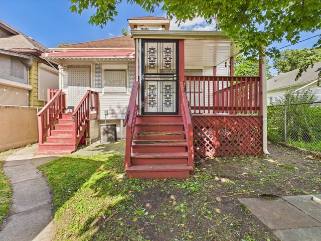 7826 S Paxton Avenue, Chicago, IL 60649