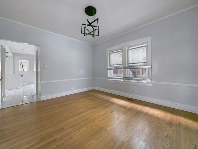 7826 S Paxton Avenue, Chicago, IL 60649