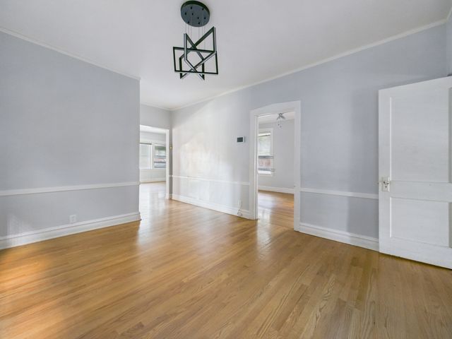 7826 S Paxton Avenue, Chicago, IL 60649