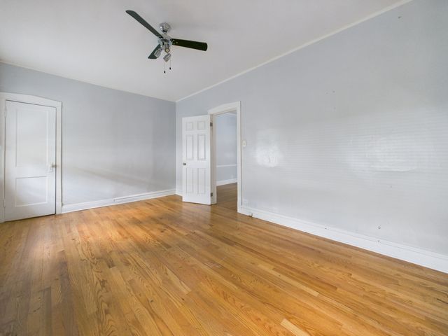 7826 S Paxton Avenue, Chicago, IL 60649