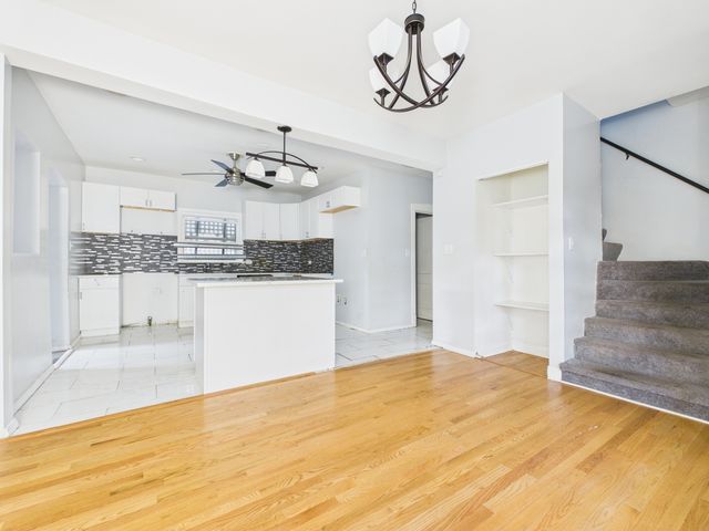 7826 S Paxton Avenue, Chicago, IL 60649