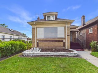 7826 S Paxton Avenue, Chicago, IL 60649