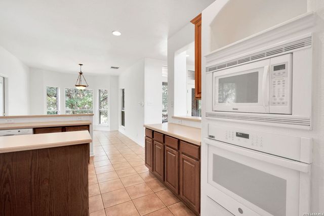 9627 JASON BND, Helotes, TX 78023