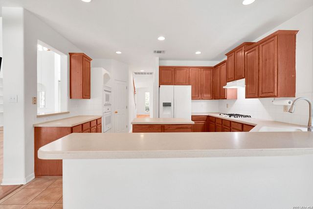 9627 JASON BND, Helotes, TX 78023