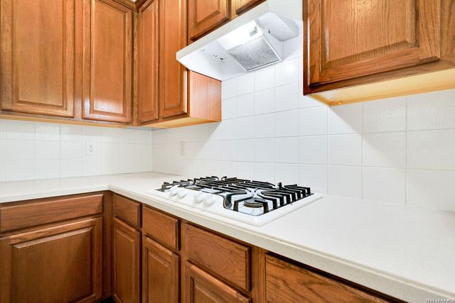 9627 JASON BND, Helotes, TX 78023