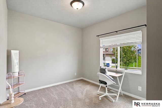 11952 S 107th Avenue, Papillion, NE 68046