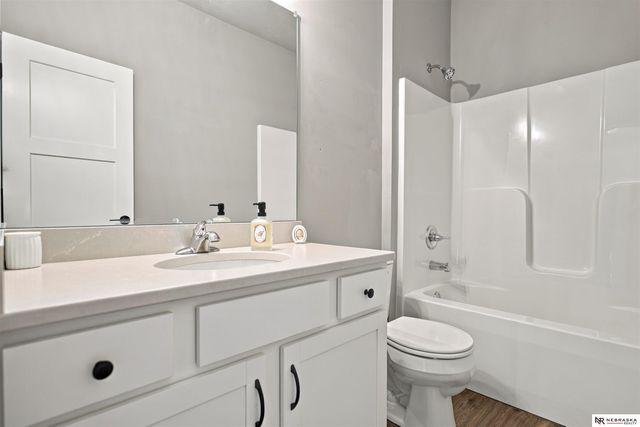 11952 S 107th Avenue, Papillion, NE 68046