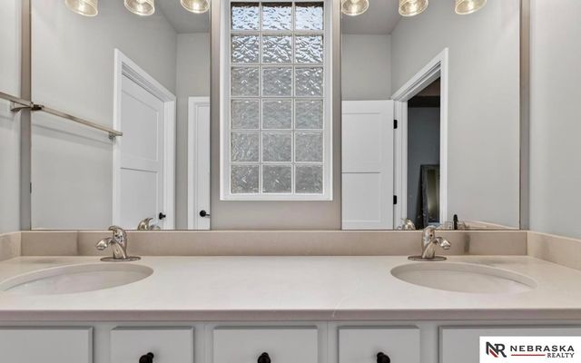 11952 S 107th Avenue, Papillion, NE 68046